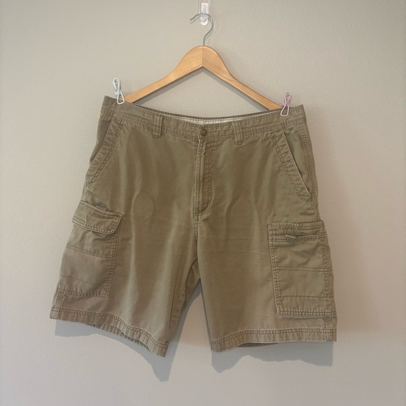 Columbia Other - COLUMBIA Men’s Khaki Summer Cargo Shorts with lots of Pockets Size 36 Dad Shorts